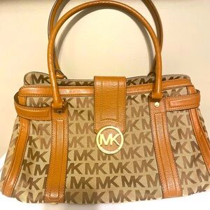 Michael Kors Canvas Print shoulder bag.